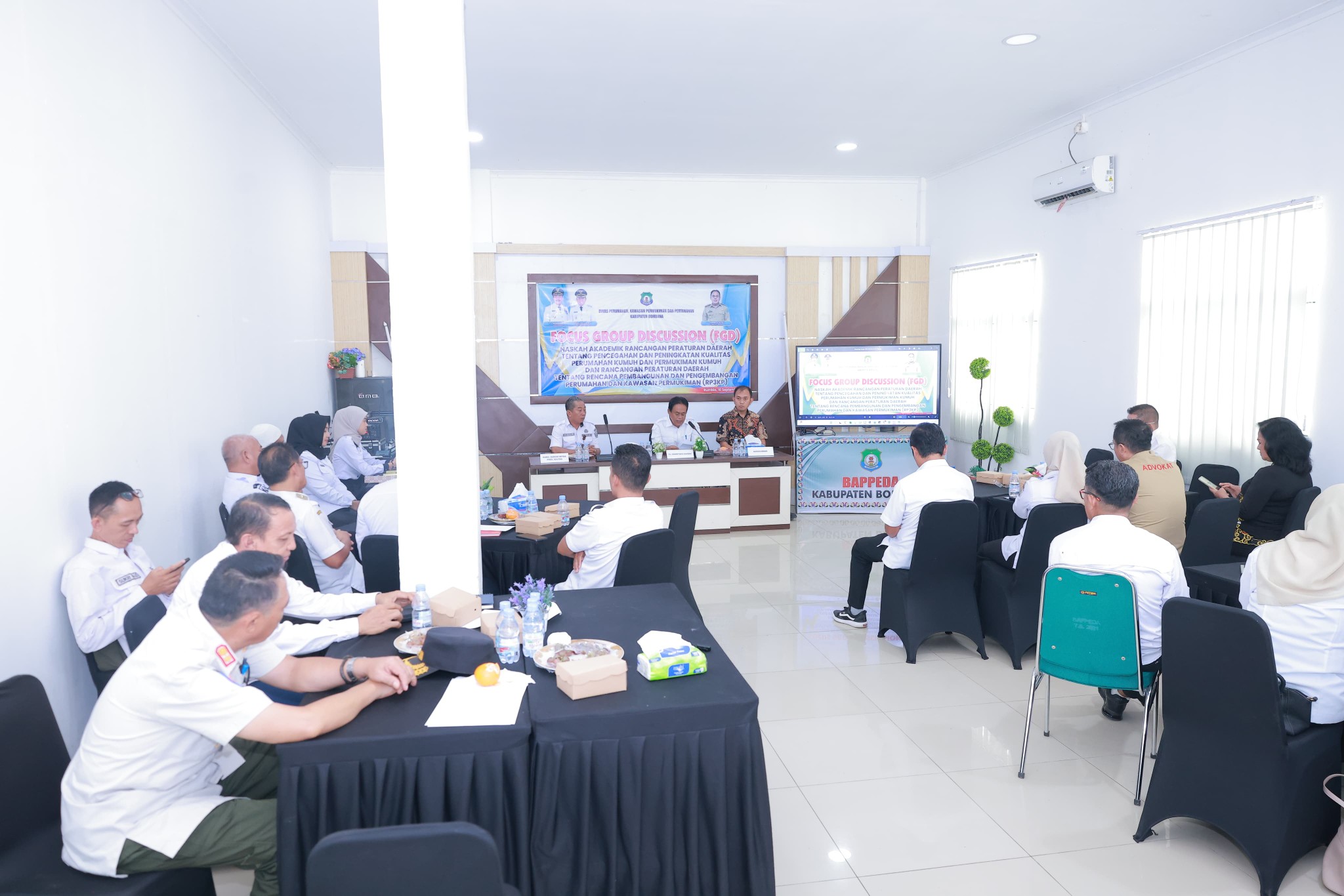 gambar : Dokumentasi saat pj. sekda memimpin Rapat