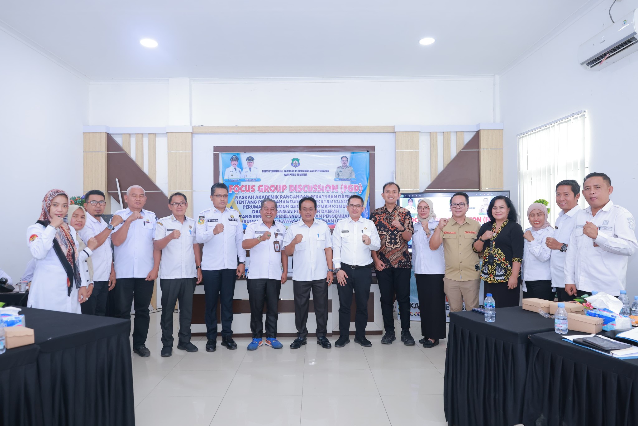 Gambar: dokumentasi foto bersama pj sekda kab. bombana