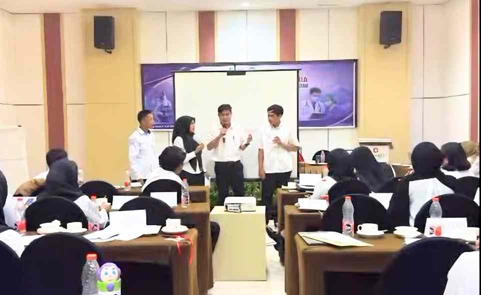 Foto bersama peserta dan narasumber Pelatihan Tata Laksana Malaria