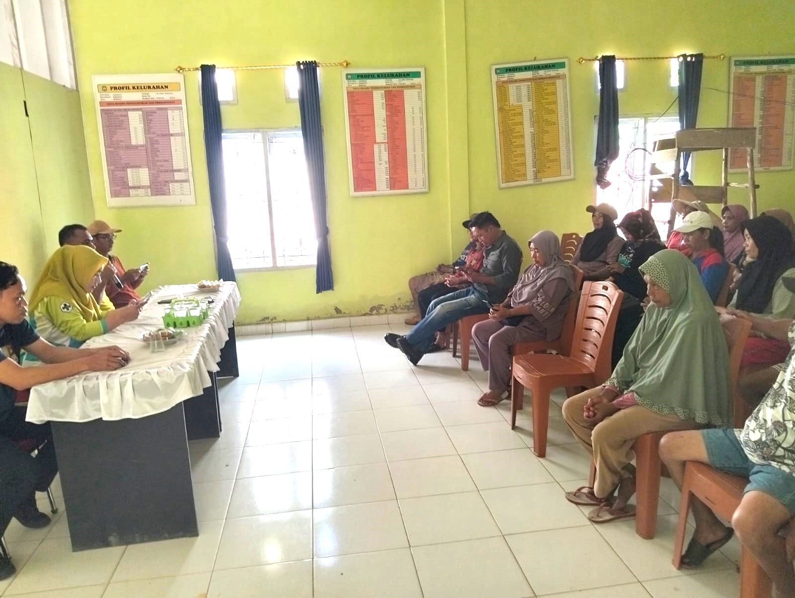Kegiatan sosialisasi diikuti masyarakat dan tokoh masyarakat sebagai bagian dari upaya meningkatkan pemahaman layanan kesehatan.